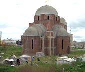 В Приштине продолжается варварское осквернение храма Христа Спасителя